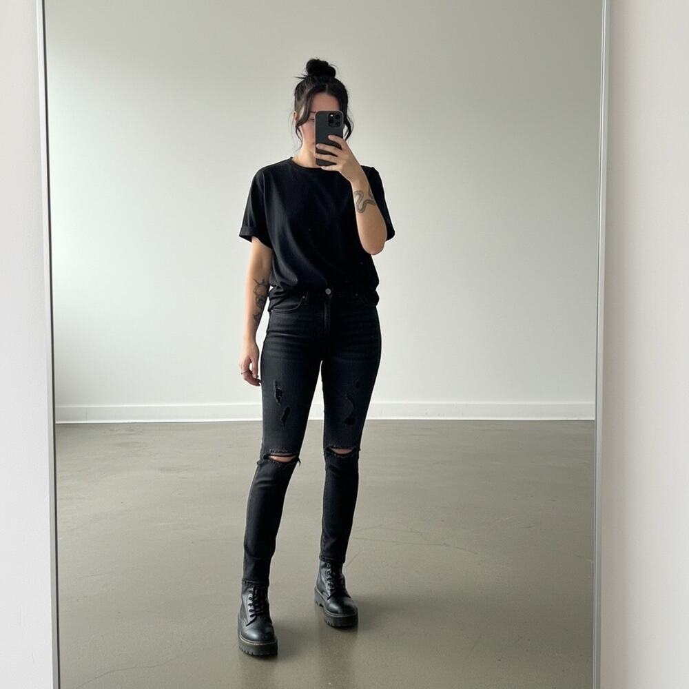 Levi’s 711 Skinny Distressed Black Denim Jeans with Comfy Stretch